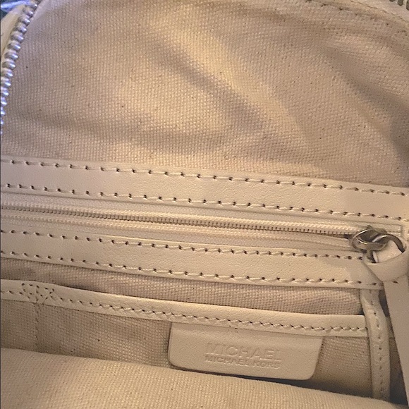 Michael Kors Handbag with signature chain and side detail -beautiful - Picture 4 of 9